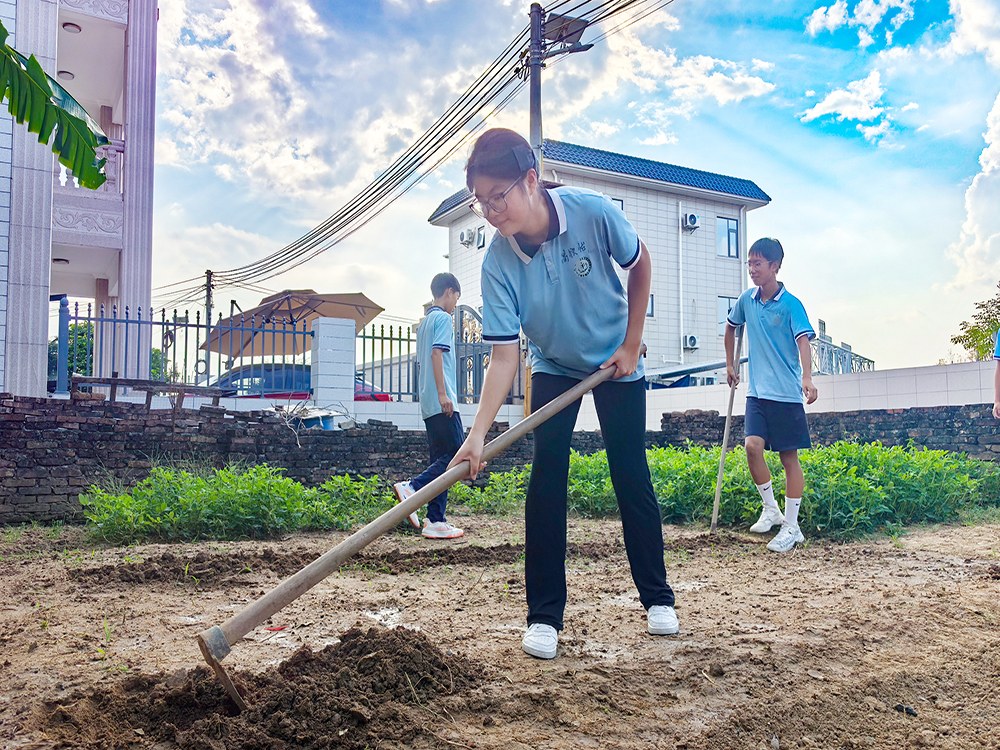 孝感叛逆期孩子成长机构怎么联系?家长实地走访挑选指南